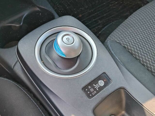 Серый Ниссан Лиф, объемом двигателя 0 л и пробегом 77 тыс. км за 6790 $, фото 21 на Automoto.ua