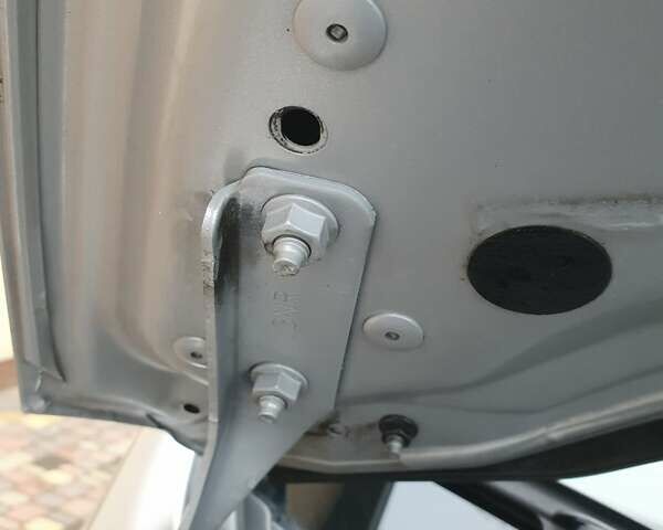 Серый Ниссан Лиф, объемом двигателя 0 л и пробегом 126 тыс. км за 7500 $, фото 49 на Automoto.ua