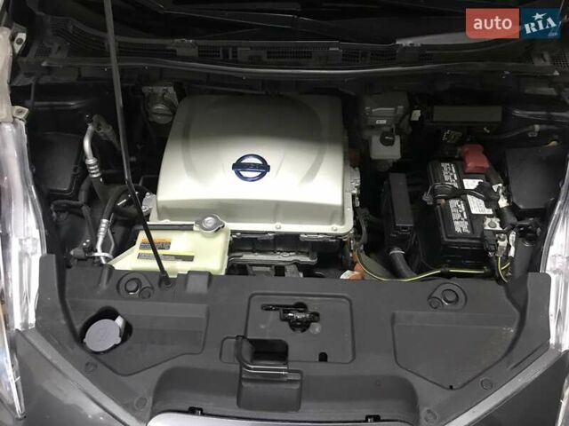 Сірий Ніссан Ліф, об'ємом двигуна 0 л та пробігом 99 тис. км за 7800 $, фото 11 на Automoto.ua