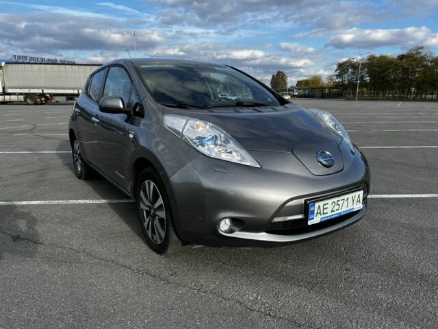 Серый Ниссан Лиф, объемом двигателя 0 л и пробегом 124 тыс. км за 7777 $, фото 2 на Automoto.ua