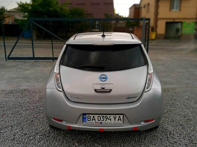 Серый Ниссан Лиф, объемом двигателя 0 л и пробегом 110 тыс. км за 6800 $, фото 4 на Automoto.ua