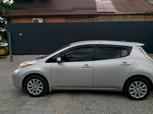 Серый Ниссан Лиф, объемом двигателя 0 л и пробегом 110 тыс. км за 6800 $, фото 6 на Automoto.ua