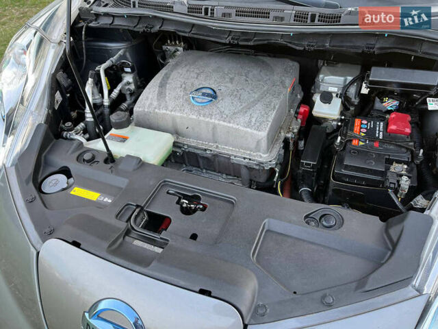 Сірий Ніссан Ліф, об'ємом двигуна 0 л та пробігом 90 тис. км за 6600 $, фото 8 на Automoto.ua