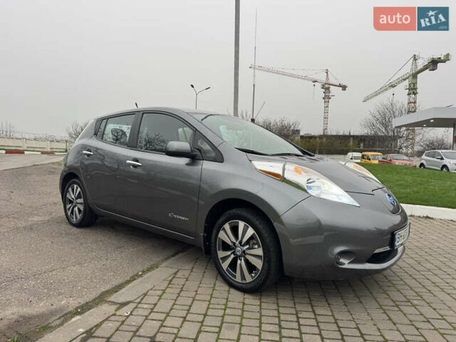 Серый Ниссан Лиф, объемом двигателя 0 л и пробегом 130 тыс. км за 5900 $, фото 5 на Automoto.ua