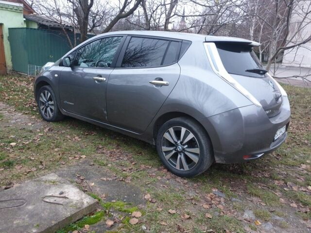 Серый Ниссан Лиф, объемом двигателя 0 л и пробегом 161 тыс. км за 6400 $, фото 3 на Automoto.ua