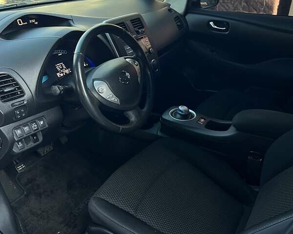 Сірий Ніссан Ліф, об'ємом двигуна 0 л та пробігом 122 тис. км за 8000 $, фото 10 на Automoto.ua