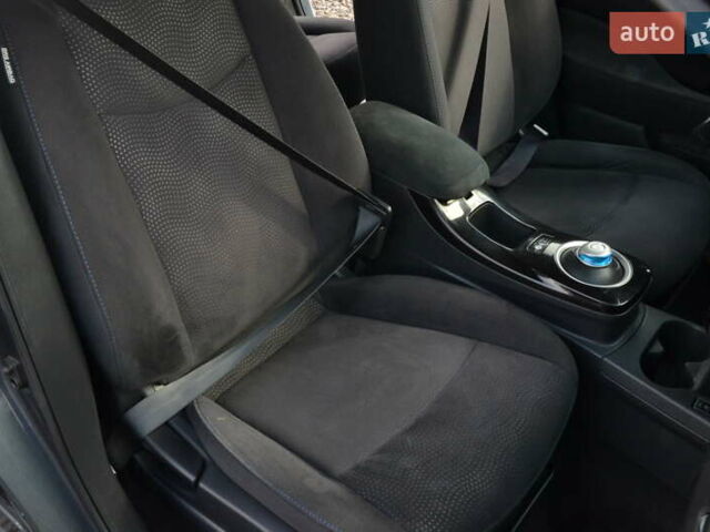 Серый Ниссан Лиф, объемом двигателя 0 л и пробегом 139 тыс. км за 5400 $, фото 27 на Automoto.ua