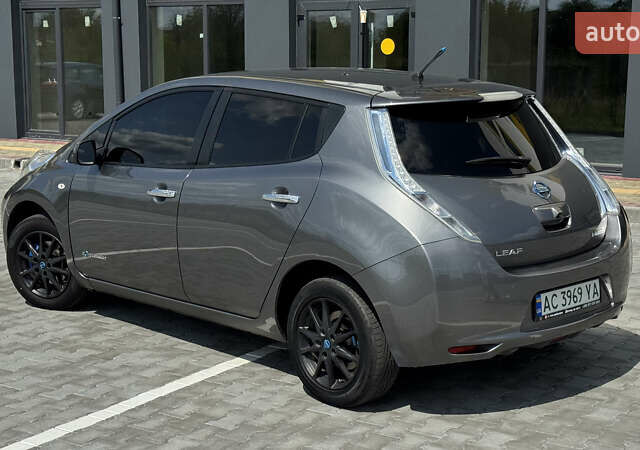 Серый Ниссан Лиф, объемом двигателя 0 л и пробегом 137 тыс. км за 6900 $, фото 6 на Automoto.ua