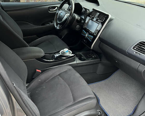 Серый Ниссан Лиф, объемом двигателя 0 л и пробегом 139 тыс. км за 7200 $, фото 41 на Automoto.ua