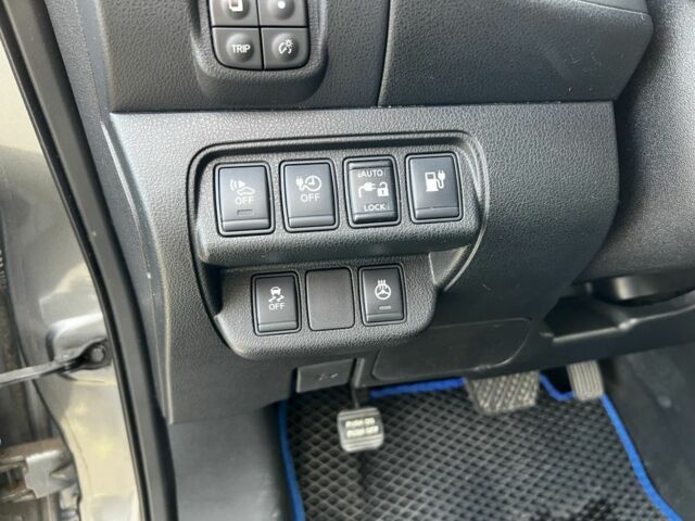 Серый Ниссан Лиф, объемом двигателя 0 л и пробегом 124 тыс. км за 7777 $, фото 6 на Automoto.ua