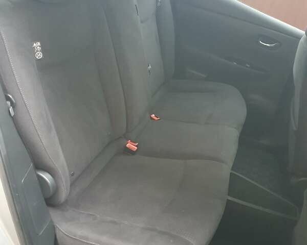 Серый Ниссан Лиф, объемом двигателя 0 л и пробегом 126 тыс. км за 7500 $, фото 79 на Automoto.ua