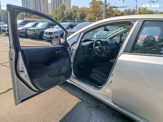 Сірий Ніссан Ліф, об'ємом двигуна 0 л та пробігом 77 тис. км за 7540 $, фото 16 на Automoto.ua