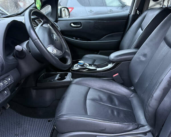 Серый Ниссан Лиф, объемом двигателя 0 л и пробегом 133 тыс. км за 6850 $, фото 6 на Automoto.ua