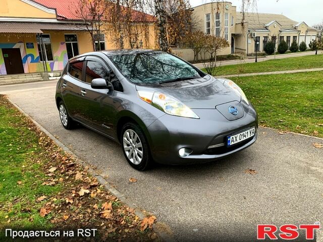 Серый Ниссан Лиф, объемом двигателя 0 л и пробегом 154 тыс. км за 9600 $, фото 2 на Automoto.ua