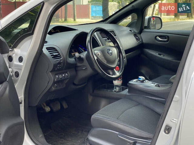 Серый Ниссан Лиф, объемом двигателя 0 л и пробегом 147 тыс. км за 4400 $, фото 11 на Automoto.ua