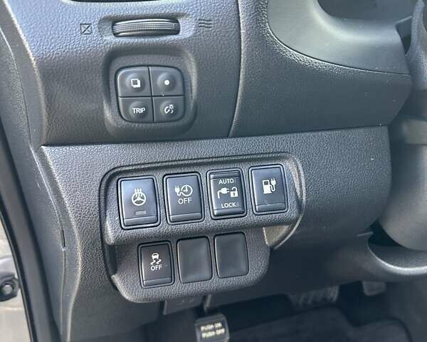 Сірий Ніссан Ліф, об'ємом двигуна 0 л та пробігом 154 тис. км за 8200 $, фото 21 на Automoto.ua