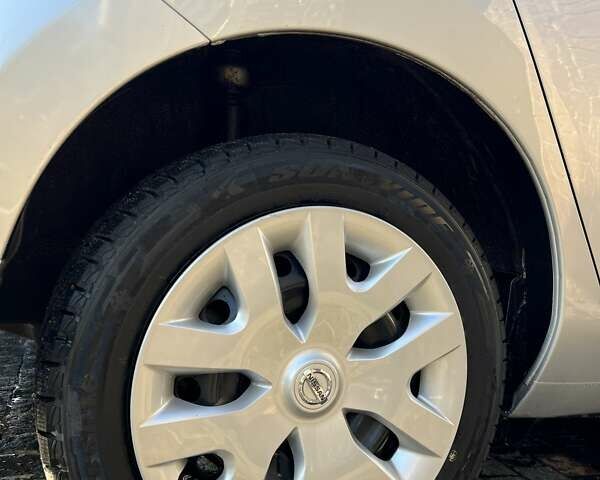 Сірий Ніссан Ліф, об'ємом двигуна 0 л та пробігом 122 тис. км за 8000 $, фото 4 на Automoto.ua