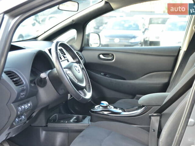 Сірий Ніссан Ліф, об'ємом двигуна 0 л та пробігом 74 тис. км за 6999 $, фото 16 на Automoto.ua