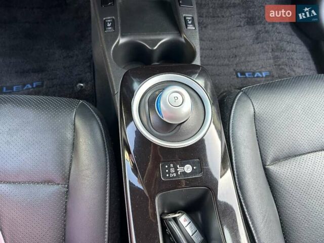 Сірий Ніссан Ліф, об'ємом двигуна 0 л та пробігом 154 тис. км за 8200 $, фото 30 на Automoto.ua