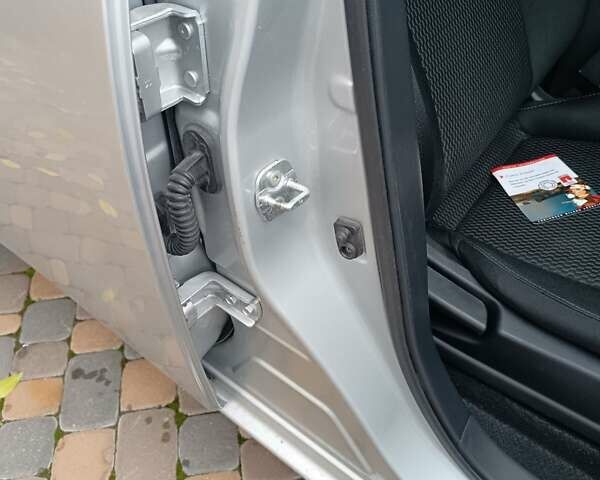 Ниссан Лиф 2014 в Ровно на Automoto.ua Серый Ниссан Лиф, объемом двигателя 0 л и пробегом 118 тыс. км за 5700 $, фото 41 на Automoto.ua