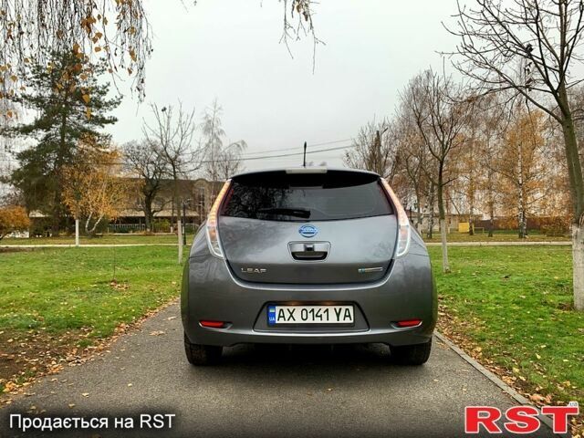 Серый Ниссан Лиф, объемом двигателя 0 л и пробегом 154 тыс. км за 9600 $, фото 5 на Automoto.ua