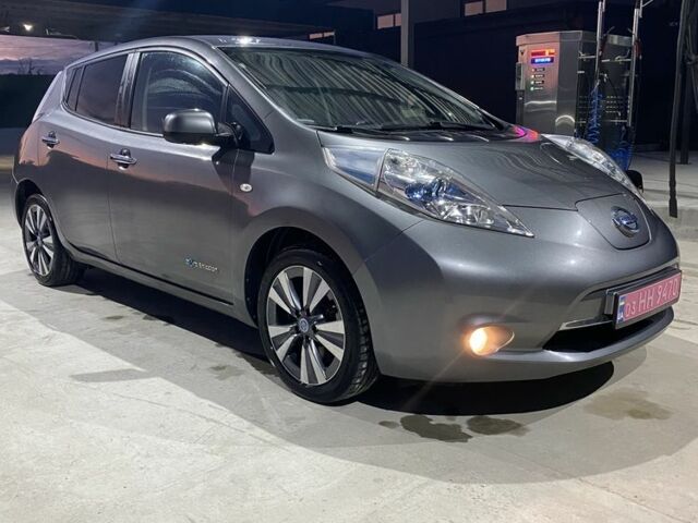 Сірий Ніссан Ліф, об'ємом двигуна 0 л та пробігом 131 тис. км за 6550 $, фото 1 на Automoto.ua