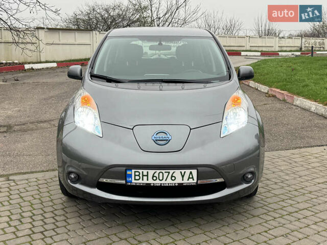 Серый Ниссан Лиф, объемом двигателя 0 л и пробегом 130 тыс. км за 5900 $, фото 2 на Automoto.ua