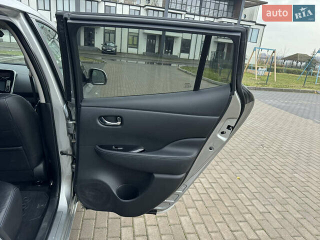 Сірий Ніссан Ліф, об'ємом двигуна 0 л та пробігом 75 тис. км за 7500 $, фото 29 на Automoto.ua