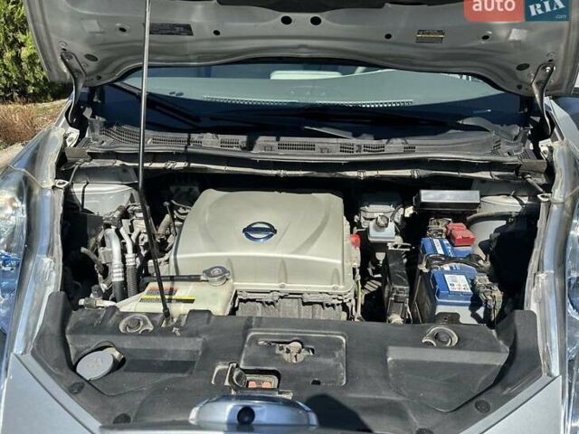 Серый Ниссан Лиф, объемом двигателя 0 л и пробегом 208 тыс. км за 10700 $, фото 7 на Automoto.ua