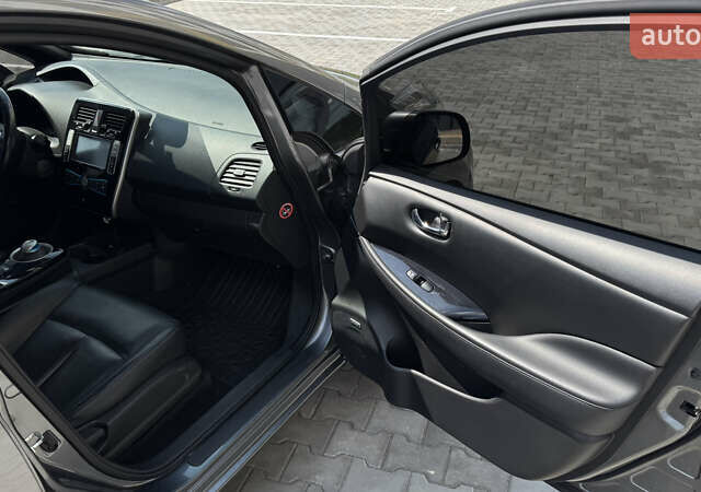 Серый Ниссан Лиф, объемом двигателя 0 л и пробегом 137 тыс. км за 6900 $, фото 14 на Automoto.ua