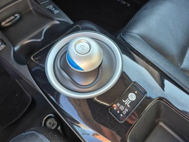 Серый Ниссан Лиф, объемом двигателя 0 л и пробегом 150 тыс. км за 2015 $, фото 12 на Automoto.ua