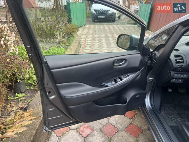 Серый Ниссан Лиф, объемом двигателя 0 л и пробегом 143 тыс. км за 6900 $, фото 14 на Automoto.ua