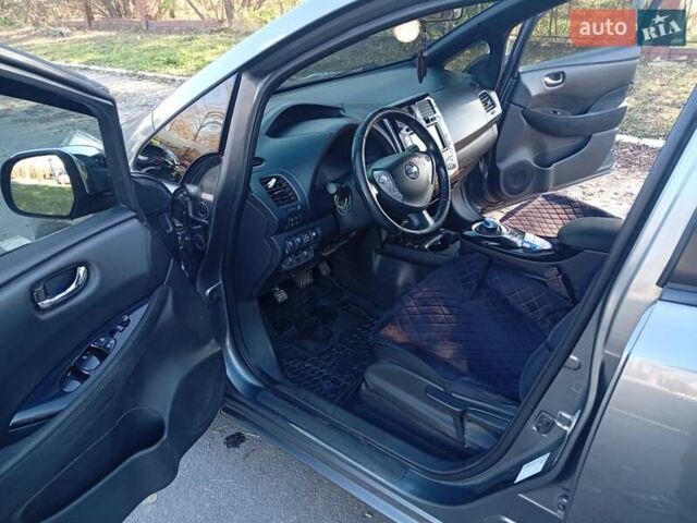 Серый Ниссан Лиф, объемом двигателя 0 л и пробегом 244 тыс. км за 5999 $, фото 23 на Automoto.ua