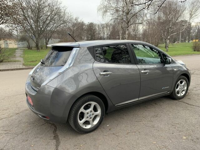 Серый Ниссан Лиф, объемом двигателя 0 л и пробегом 153 тыс. км за 7600 $, фото 13 на Automoto.ua