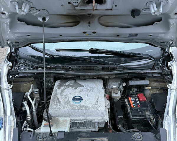 Серый Ниссан Лиф, объемом двигателя 0 л и пробегом 133 тыс. км за 6850 $, фото 12 на Automoto.ua