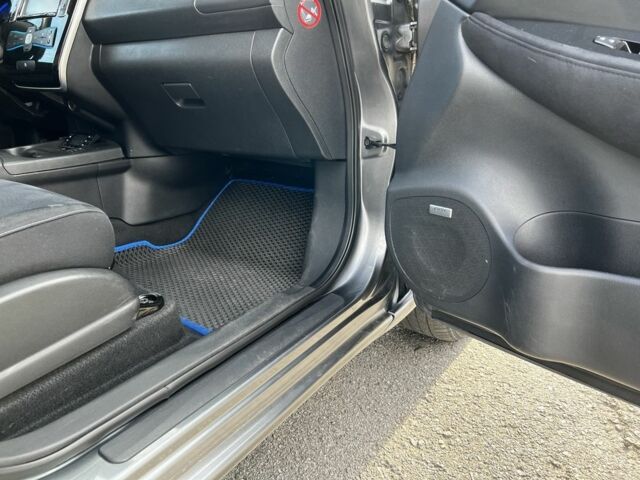 Серый Ниссан Лиф, объемом двигателя 0 л и пробегом 124 тыс. км за 7777 $, фото 7 на Automoto.ua