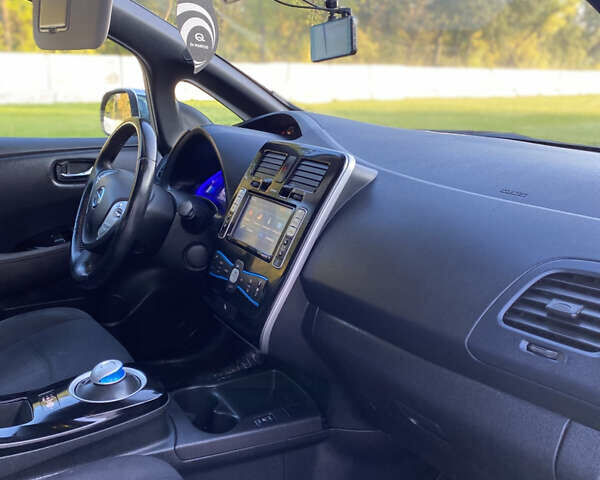 Серый Ниссан Лиф, объемом двигателя 0 л и пробегом 135 тыс. км за 6800 $, фото 18 на Automoto.ua