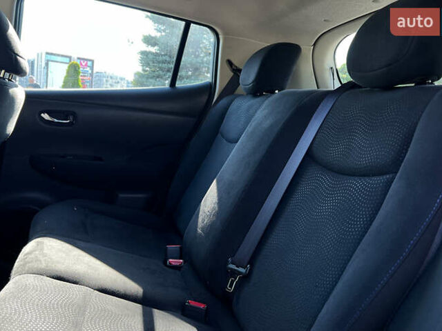 Серый Ниссан Лиф, объемом двигателя 0 л и пробегом 111 тыс. км за 5999 $, фото 9 на Automoto.ua