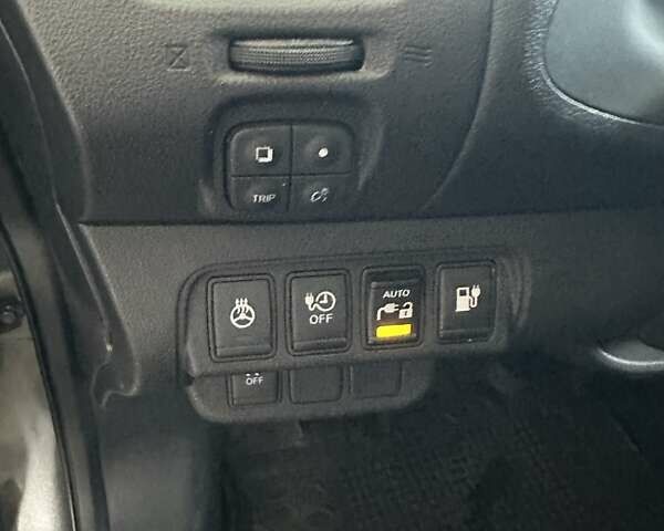 Сірий Ніссан Ліф, об'ємом двигуна 0 л та пробігом 103 тис. км за 7200 $, фото 22 на Automoto.ua