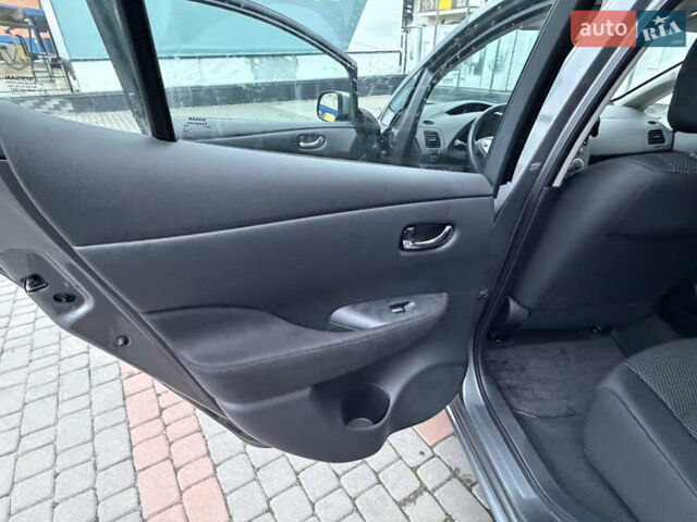 Серый Ниссан Лиф, объемом двигателя 0 л и пробегом 86 тыс. км за 6999 $, фото 27 на Automoto.ua