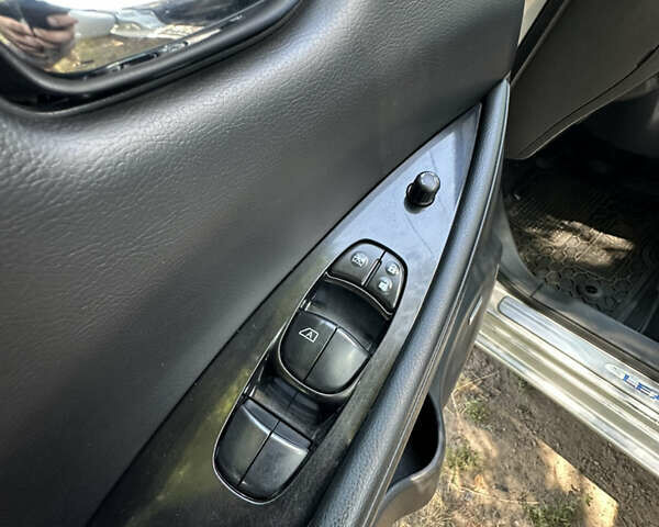 Сірий Ніссан Ліф, об'ємом двигуна 0 л та пробігом 176 тис. км за 5999 $, фото 8 на Automoto.ua