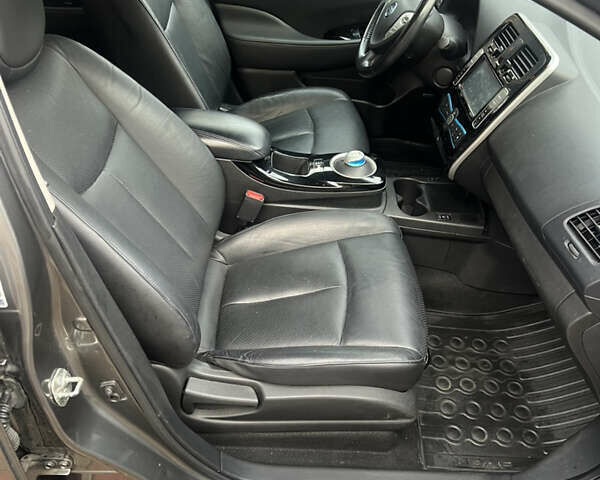 Серый Ниссан Лиф, объемом двигателя 0 л и пробегом 143 тыс. км за 6900 $, фото 7 на Automoto.ua