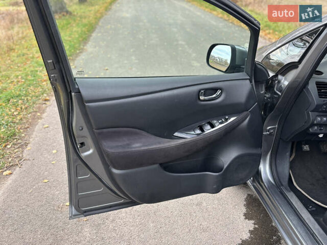 Сірий Ніссан Ліф, об'ємом двигуна 0 л та пробігом 138 тис. км за 5950 $, фото 13 на Automoto.ua