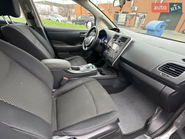 Серый Ниссан Лиф, объемом двигателя 0 л и пробегом 130 тыс. км за 5900 $, фото 10 на Automoto.ua