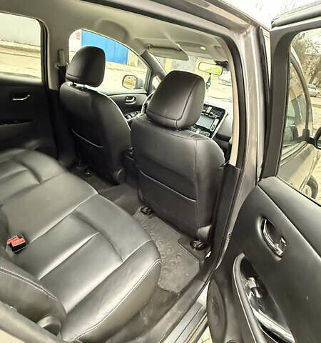 Серый Ниссан Лиф, объемом двигателя 0 л и пробегом 156 тыс. км за 5550 $, фото 16 на Automoto.ua