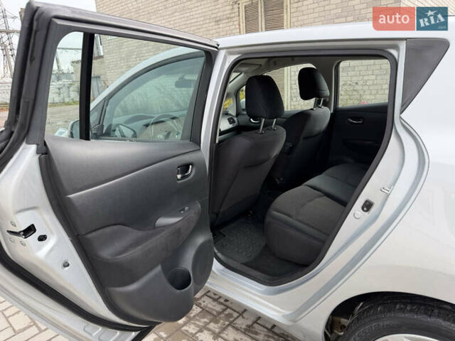 Серый Ниссан Лиф, объемом двигателя 0 л и пробегом 134 тыс. км за 6499 $, фото 20 на Automoto.ua