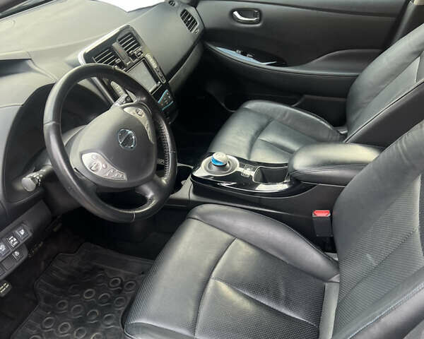 Серый Ниссан Лиф, объемом двигателя 0 л и пробегом 143 тыс. км за 6900 $, фото 13 на Automoto.ua