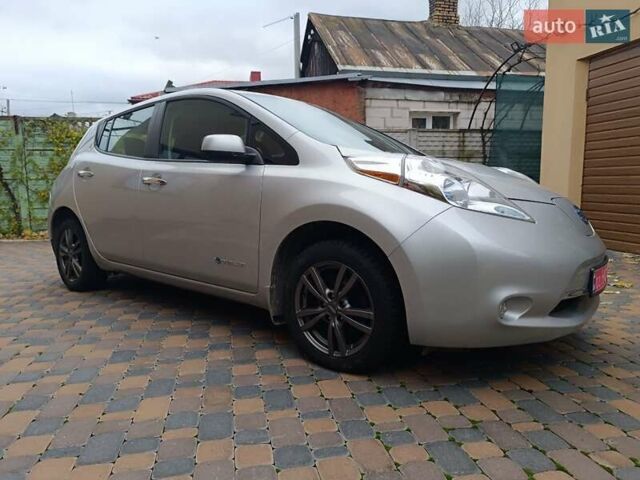 Ниссан Лиф 2014 в Ровно на Automoto.ua Серый Ниссан Лиф, объемом двигателя 0 л и пробегом 118 тыс. км за 5700 $, фото 2 на Automoto.ua