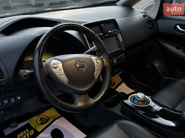 Серый Ниссан Лиф, объемом двигателя 0 л и пробегом 122 тыс. км за 7500 $, фото 10 на Automoto.ua