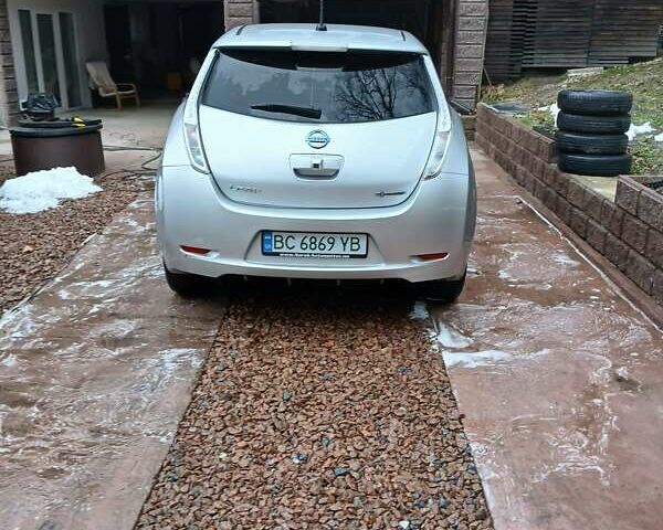 Серый Ниссан Лиф, объемом двигателя 0 л и пробегом 122 тыс. км за 6900 $, фото 8 на Automoto.ua